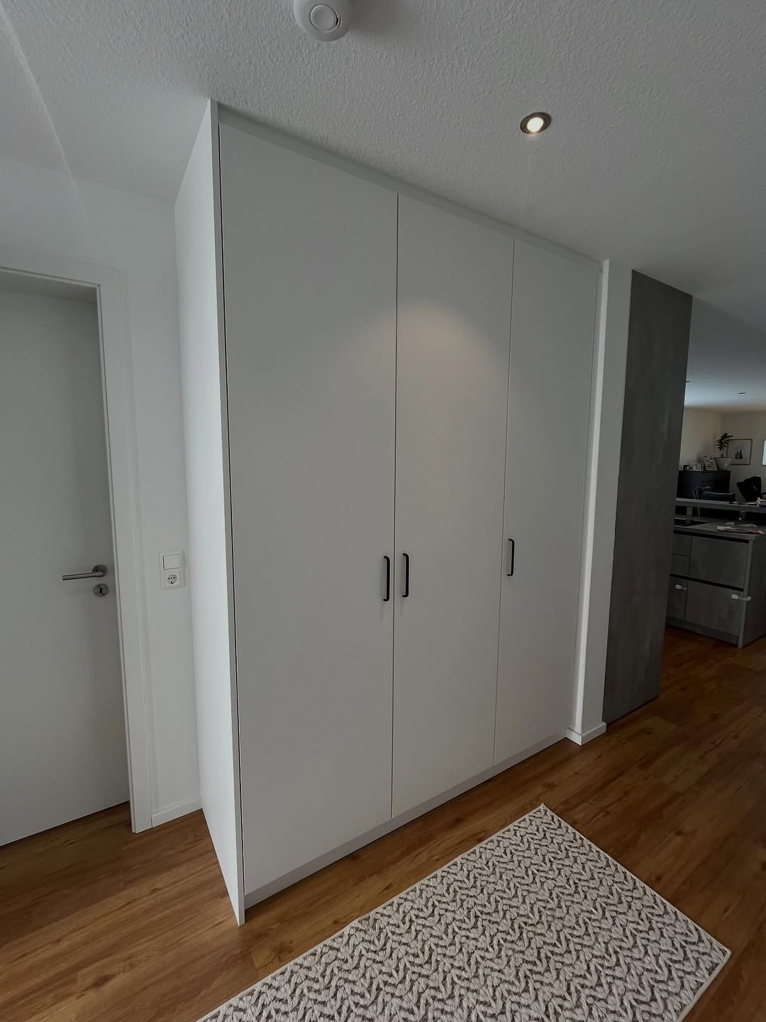 Garderobe mit Kleiderschrank, Schuhschrank und Sitznische